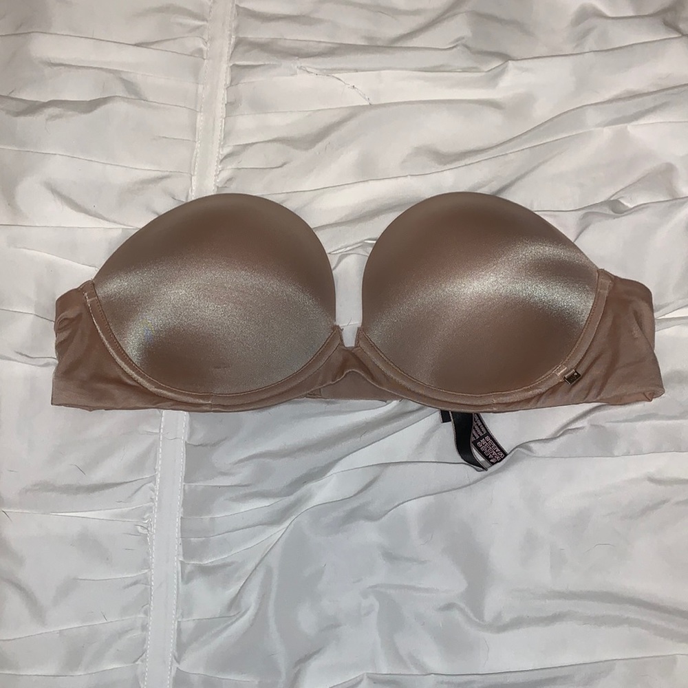 Victoria’s Secret strapless bra